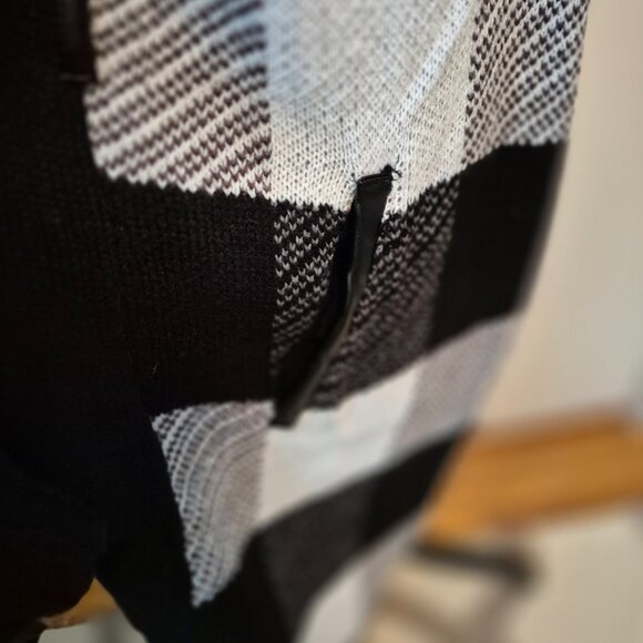 Open Style Sweater - Picture 5 of 9